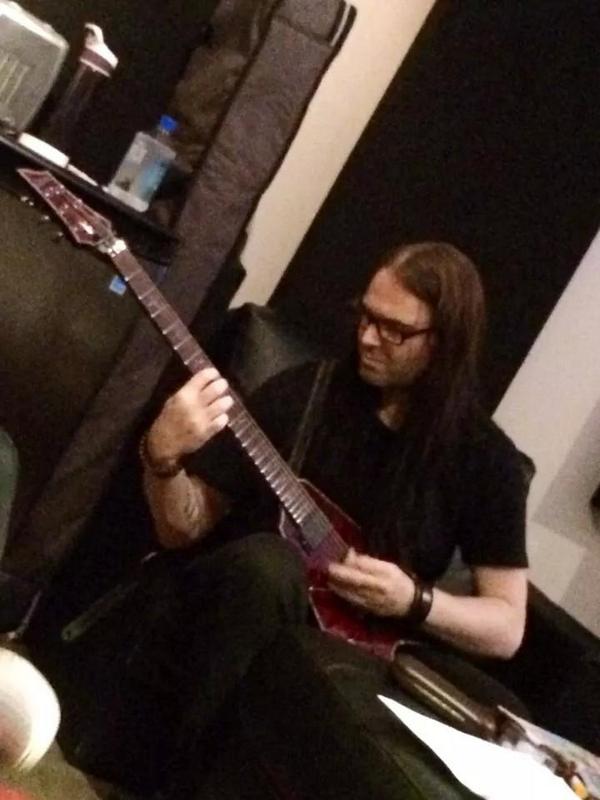 jvii's tweet photo. Studio day 2 with David - warming up for the next track. One of the most magical, beautiful,  musical days of my life http://t.co/k0dRw8NaGh