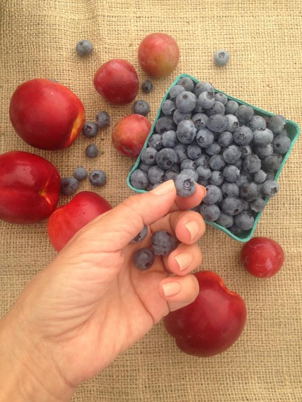 HealthMusing's tweet image. Nothing better than a good #FarmersMarket. #organic #natural #healthful #raw #vegan #paleo #love #cleaneating #yum