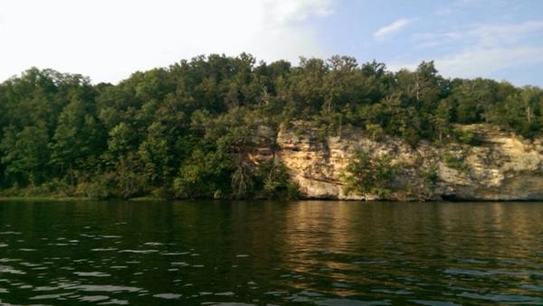 tomsweet77's tweet photo. @CCMorgenthaler @TeamSantone @bayoubugjigs @WarDog_Lures @Wired2Fish southern illinois fishing at its finest... http://t.co/jYYu6HX9L7