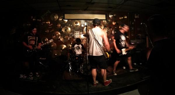 BelugaMomo's tweet photo. @cmipoppunk were so good omg. Love them so much <3 http://t.co/FQ3Zu1F5Cr
