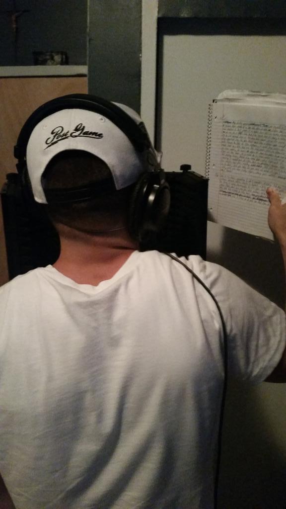 The_Illite's tweet photo. Mixing up G's Bonus solo track off Live From 95 Overdue Stay tuned ! #perfectpictureportrait #illite #live95 #Gabriel http://t.co/XPgGsLWmut