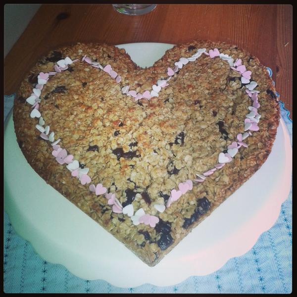 elf25's tweet photo. @BritishBakeOff behold my heart shaped flapjack!x http://t.co/r9aZxYIcWz