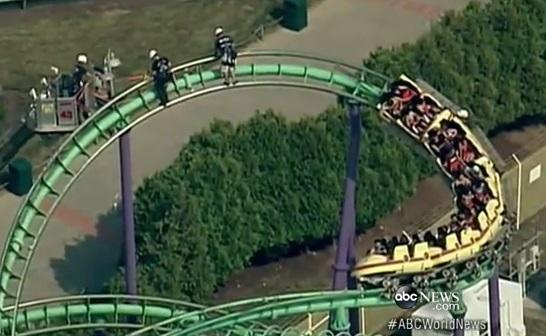 thejournal_ie's tweet photo. 24 people were on board when this rollercoaster got stuck at a theme park... http://t.co/4qmyLLJjtP Pic: ABC http://t.co/KNxzOTO7GW