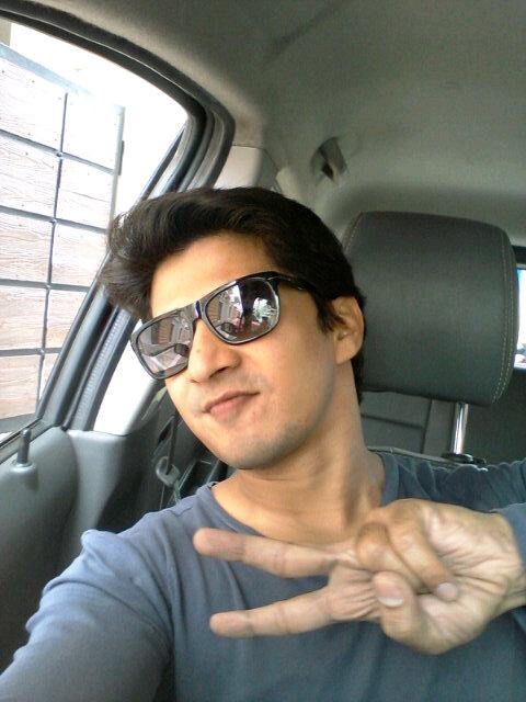 kashiflion's tweet photo. Always head high, n fingers higher;) http://t.co/iYFeOdzJVk