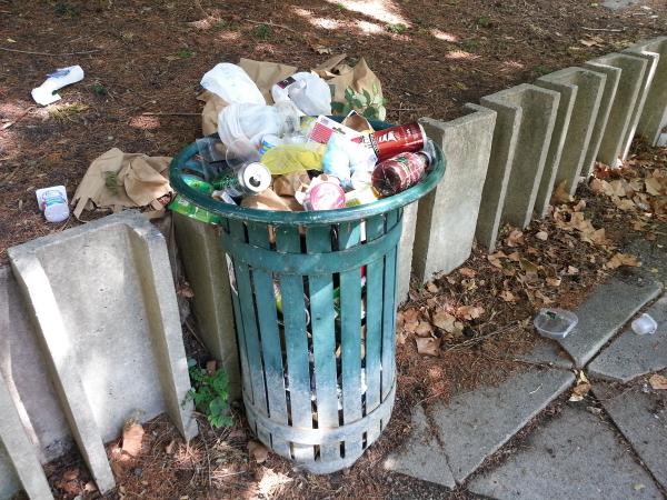 Au sud le duo #propreté <a href="/guyteissier/">Guy Teissier</a> <a href="/jcgaudin/">Jean-Claude GAUDIN</a> sévit aussi ds les parcs où les moustiques-tigres abondent. #Marseille