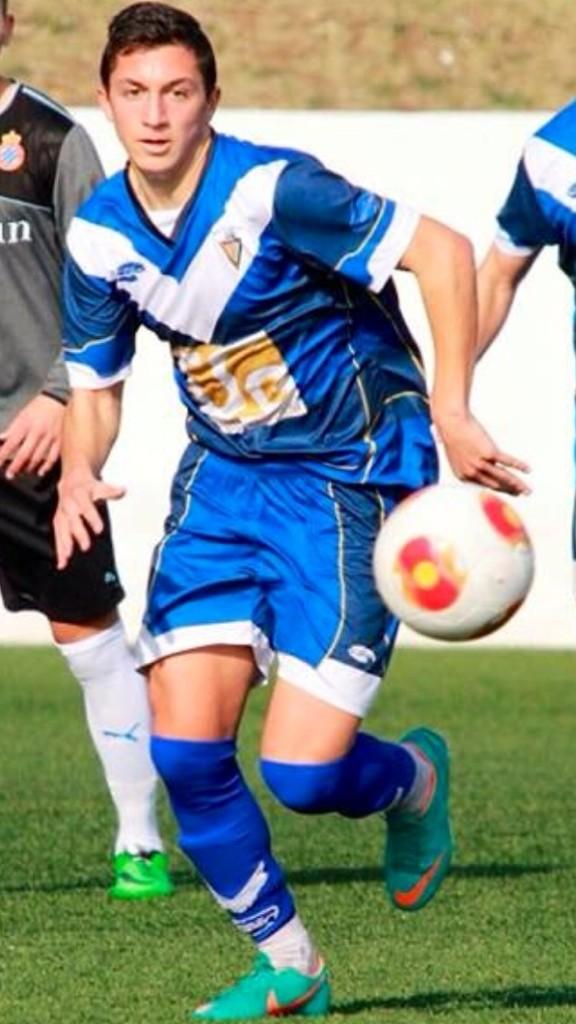 luisdelacarla's tweet photo. @carracedo_95  oficialmente jugador @CF_Badalona en segunda b. Mucha suerte, confianza y apoyo de @IdentitySport ⚽️⚽️ http://t.co/Bz8XlXaeSJ