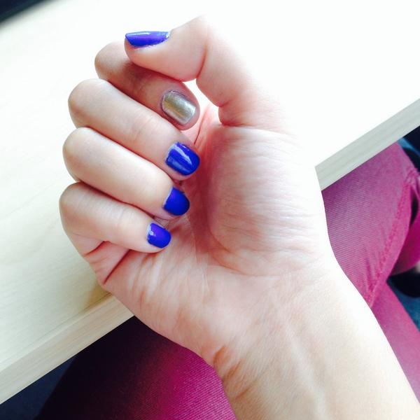 Siling's tweet image. This week's manicure #becultbyessie @essie