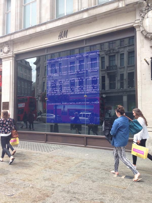 pritpal's tweet photo. #HMOxfordCircus time to upgrade to windows 8 http://t.co/TUrBv2zSin