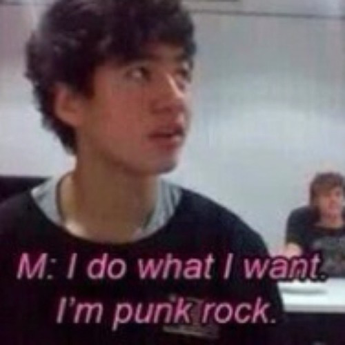 lavniallschonce's tweet photo. #5SOSIsMyEscape because they
-taught me you can do whatever you want if you're punk rock
-told me I'm badass http://t.co/w987TbB9DZ