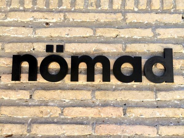 barbeando's tweet photo. Hoy #barbeamos en @NomadRoom (Sevilla) para la presentación del próximo jueves de la Ginebra 1895 en @Drinksandco http://t.co/kZmWPSBMgU