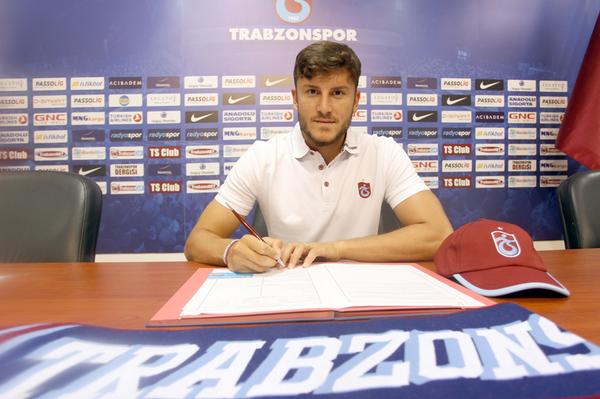 Trabzonspor, Sefa Yılmaz ile 4 yıllık sözleşme imzaladı
Hayırlısı olsun