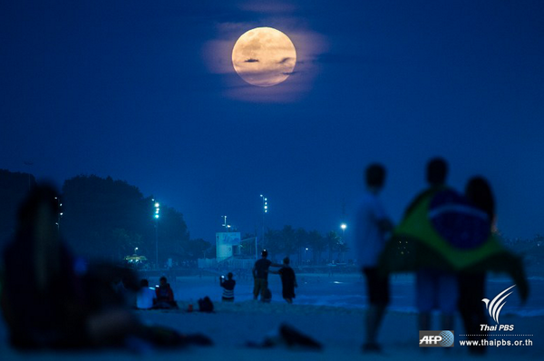 ThaiPBS's tweet photo. รวมภาพซูเปอร์มูน (SuperMoon) จากทั่วโลก (10 ส.ค. 2557) (ดูอัลบั้มภาพได้ที่ http://t.co/JMSV9Lm8b0) #ThaiPBS http://t.co/XHuhyDD4eP