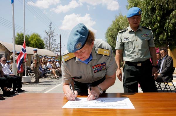 UN's tweet image. 1st female @UNPeacekeeping force commander started work this week w/ @UN_CYPRUS. info here: ow.ly/Adk6I