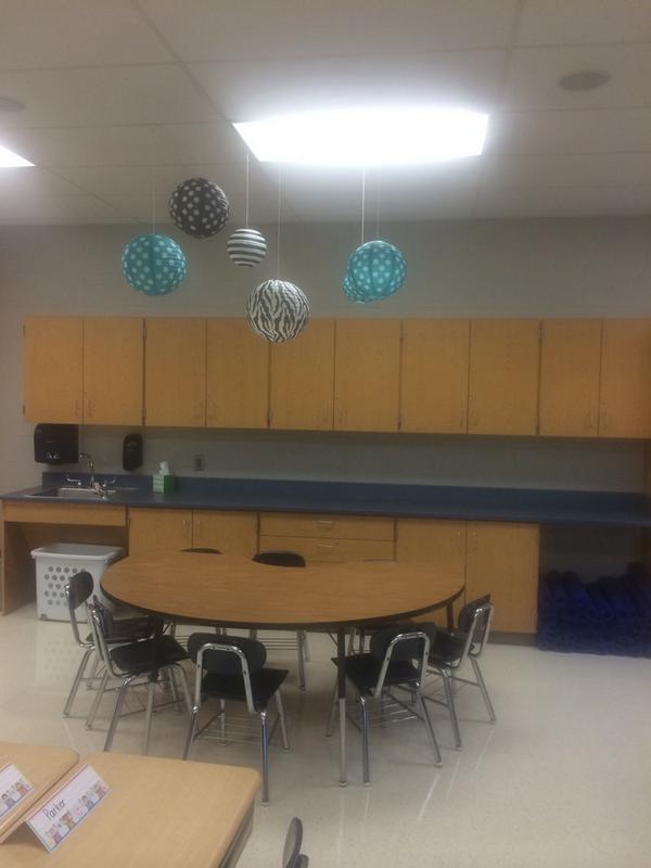lindsambrosia's tweet image. Room 424 is ready for students!