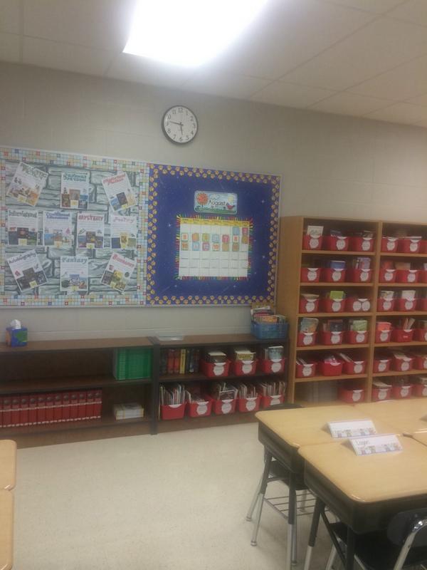 lindsambrosia's tweet image. Room 424 is ready for students!