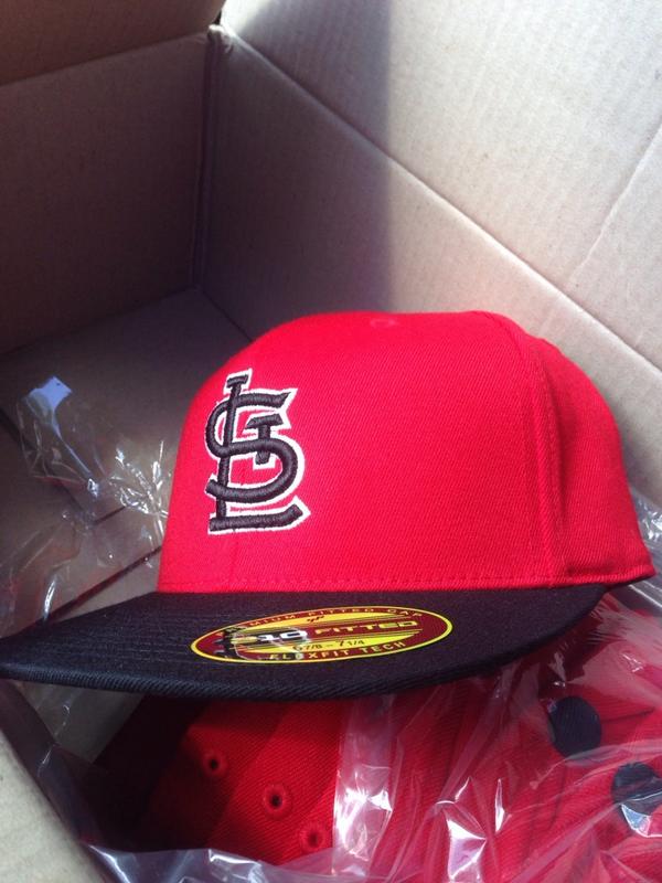 peg_lunatics's tweet photo. The new Lunatics lids taking the field tonight 630 at Bloomburg complex. Even found one to fit Dave! #Littlemelon http://t.co/58fjfmlLVv