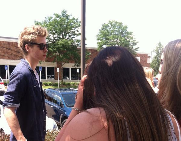 ItsMattti's tweet photo. Fetus @Luke5SOS ft my head http://t.co/FcSe8l9VrT