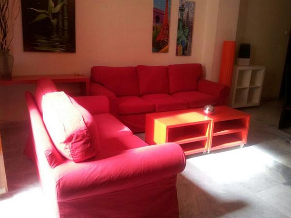 PisoAlameda's tweet photo. Todo está decorado de forma moderna (tipo IKEA), los muebles son todos nuevos, sofás comodísimos, luminoso, amplio 😁 http://t.co/DW6dft09UZ
