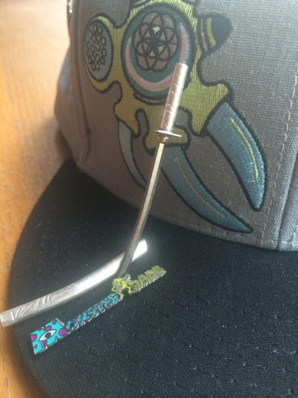 CoreyManesh's tweet image. Zomg loving life right now!!!! Just got a daburai and this thing is amazing #art #silver #titanium #oillife #oil #hi