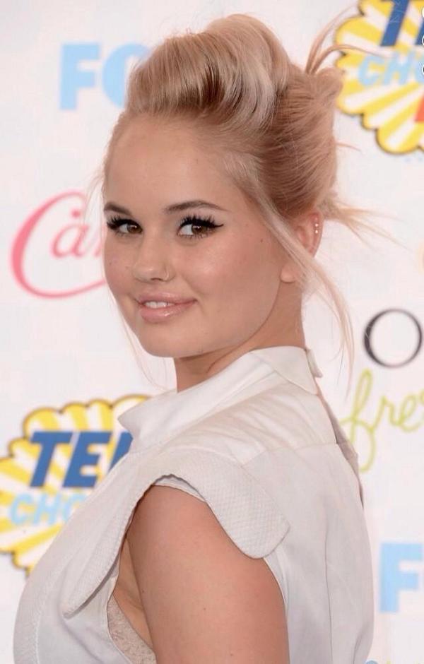 DebbyRyanGR's tweet photo. @DebbyRyan | yesterday at the Teen Choice Awards http://t.co/WcBKBQ0F7S
