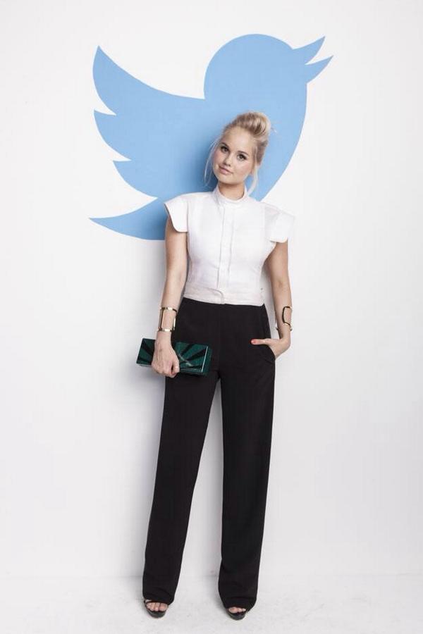 DebbyRyanGR's tweet photo. @DebbyRyan | yesterday at the Teen Choice Awards http://t.co/WcBKBQ0F7S
