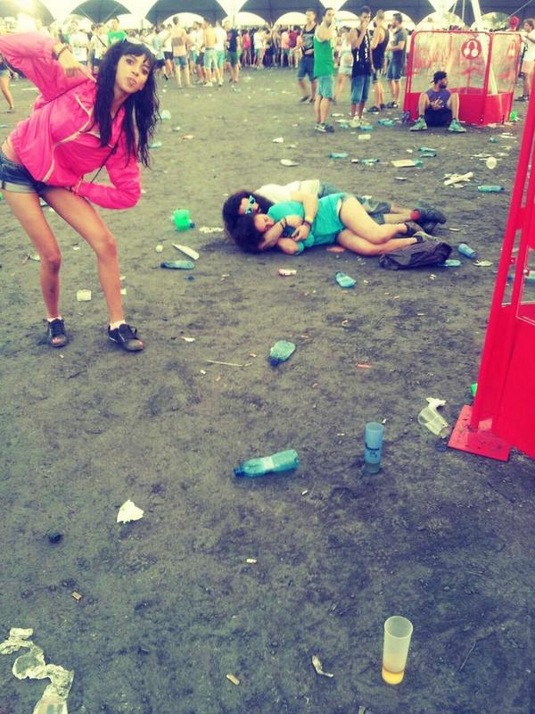 noa_noitaa's tweet photo. Lo que. Se encuentra uno en el DREAMBEACH!jajaj me meoo! http://t.co/pA4W6YmPLA