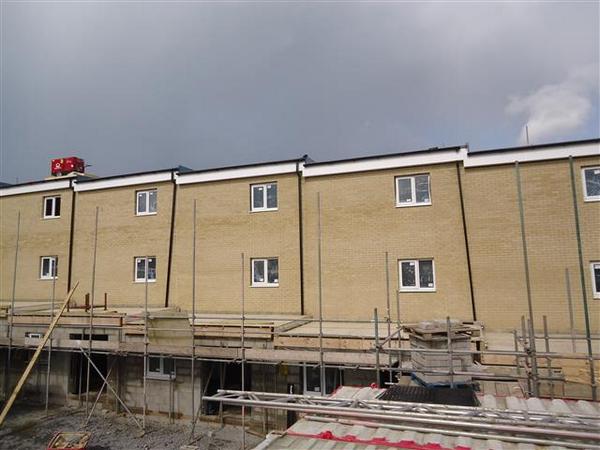 BMC_Jehu's tweet image. Now you see it, now you don't..scaffolding off Block C townhouses @BMC_Jehu @NewyddHousing @Hirecass #quickasaflash