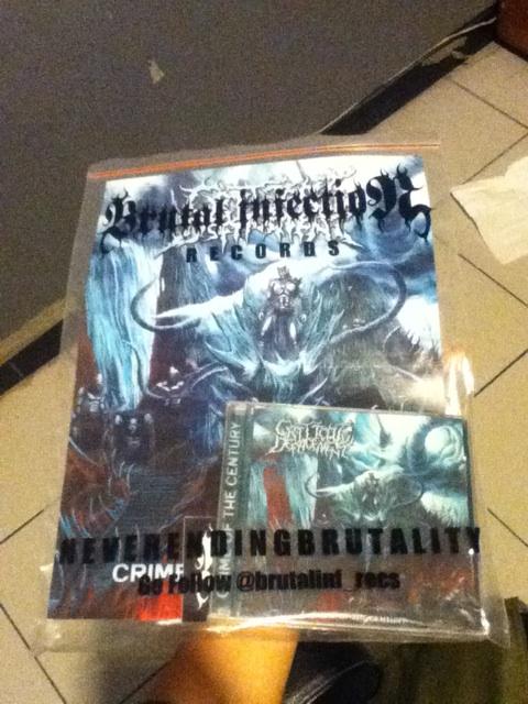 Selamat @RicoZet dan <a href="/HeavyApparel/">HEAVY APPAREL</a> masing-masing mendapat sebuah paket spesial dari @Brutalinf_recs #RockOnMonday