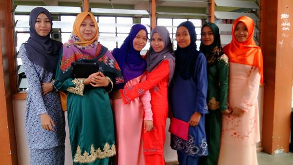 chekzaa's tweet photo. Sibling :3 mok lain pok lain -,- hehehe http://t.co/NI8LxwKdTE