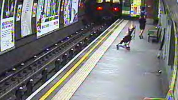 Shocking footage shows moment a child is blown on to Tube tracks -seconds before train arrives itv.co/Vcmek5