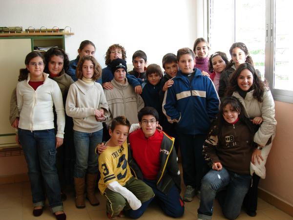 MotaSalado's tweet photo. Clase de sexto. Curso 2006/2007. Me confundo entre la multitud? jajjaja http://t.co/36n8kTCQ0u