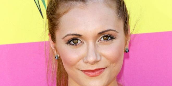   Happy 21st Birthday to Alyson Stoner! how the fuck is she 21 no ew
