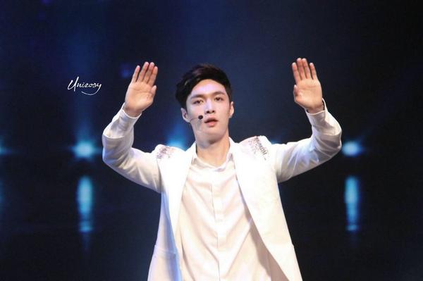 itslaydo's tweet photo. [HQ] 140808 Lay at Aima Mix Bicycle Fanmeeting in Tianjin (cr:unicorn) http://t.co/Wtw0EYQODm