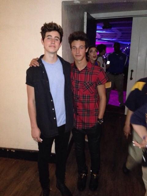 empireofjdb's tweet photo. #CameronIsOURWinner he shows us to give importance to friendship not the awards we love you cam @camerondallas http://t.co/jEtZODC9h7