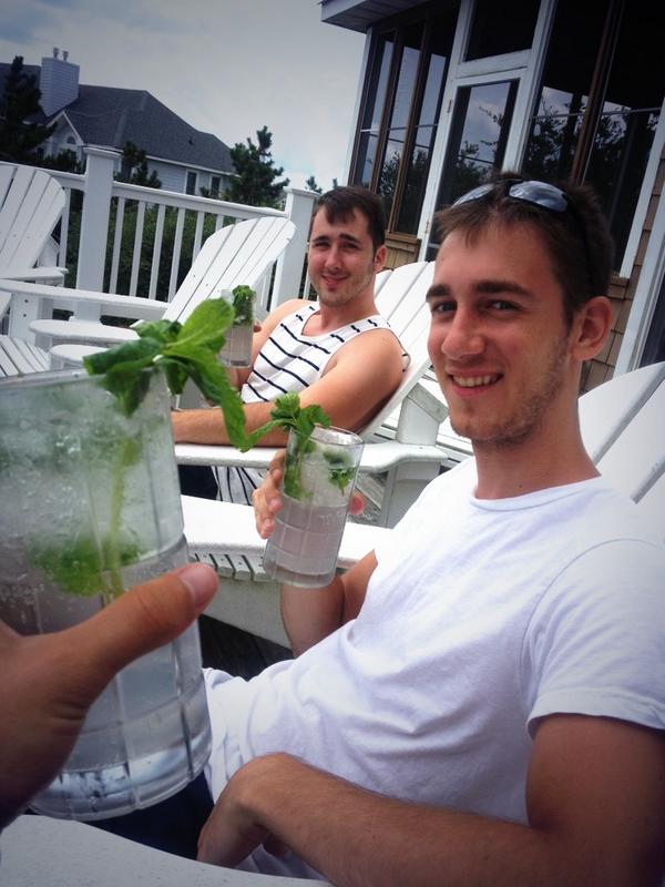 travieporter5's tweet photo. I don't drink a lot but;
Best Bro's Mojitos @Fosterrrrrrrrr @C_Zapfel #MojitoMonday http://t.co/qzAem6OsrP
