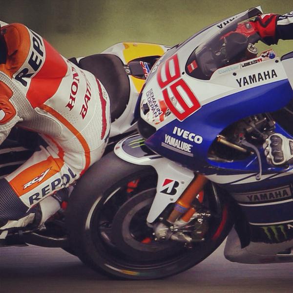 DennisNoyes's tweet image. El viejo dicho americano reza "racin is rubbin"  o sea "Corriendo = rozando"