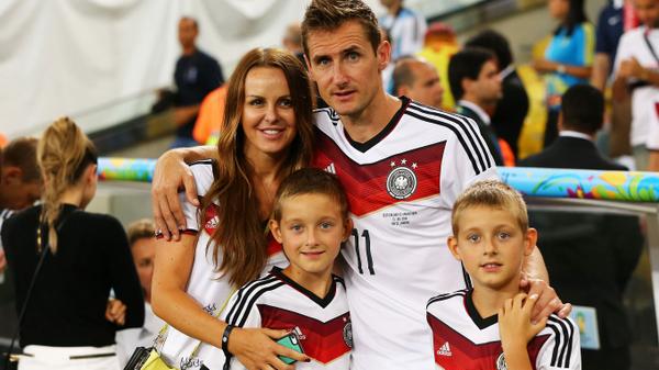 DFB_Team's tweet photo. Aus gegebenen Anlass - Miro Klose: Der Rekordmann http://t.co/1AClyycEmC #4gefühl http://t.co/1uOWVIbqax