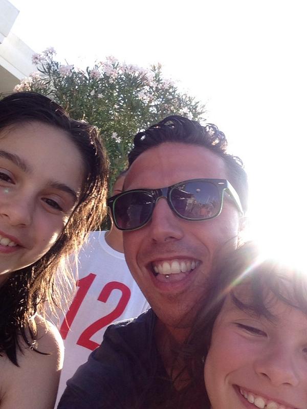 maglio9's tweet photo. Con le mie belle cuginette http://t.co/WfVO7q7HLT