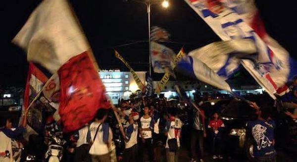 FaridSatria12's tweet photo. Pic. #27NuhatArema #KeepTheUnity #Haru27uara #SalamSatuJiwa||Respect |Familiar| Integrity| Togetherness| Equality| http://t.co/2VEwgEzZRe