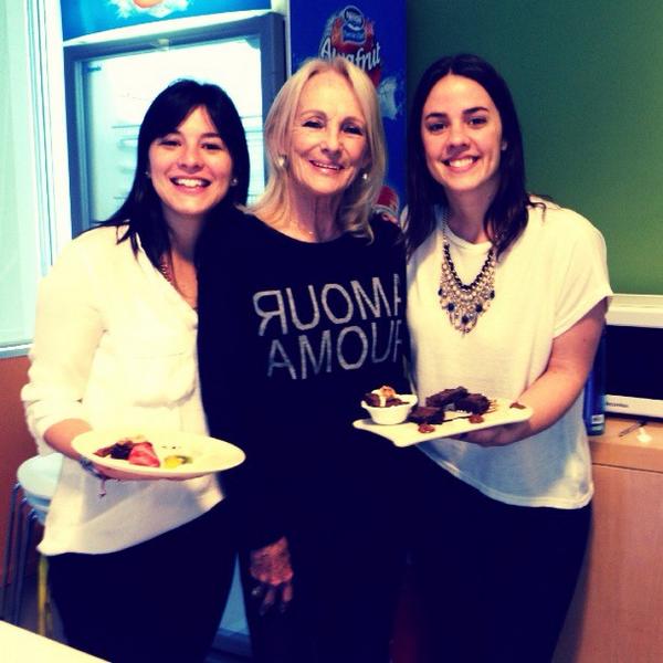 Habemus ganadoras de la competencia de #brownies !! #grosas #happybdaykelly #alcine #nestle