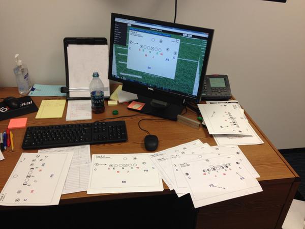 FootballPlayCrd's tweet photo. Football Play Card in action from one of our NFL coaches! Looks great coach! #FootballPlayCard http://t.co/zKT4bX9P1p