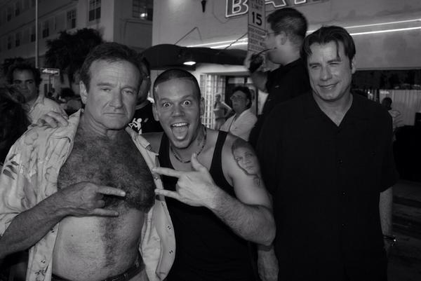 Residente's tweet photo. Gracias Robin por ser nuestro Peterpan,nuestro psicologo, nuestra niñera,nuestro popeye,nuestro "FisherKing"... http://t.co/FKVVs2d79u