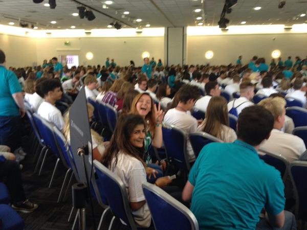 mmmf___'s tweet photo. "@FSYLondon: ORIENTATION!! #FSYLondon http://t.co/u8TkXOeREX" I love my girls