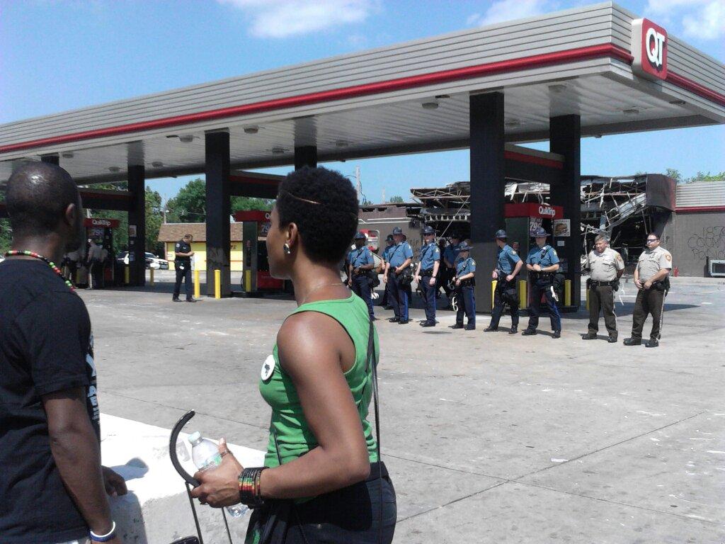 BuyF1MHCMAApzag.jpg:large