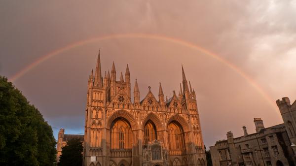 JamesTrickey's tweet photo. Another incredible rainbow! Really spoilt for rainbows here today! @bbcweather @pborocathedral http://t.co/mndI38Veox