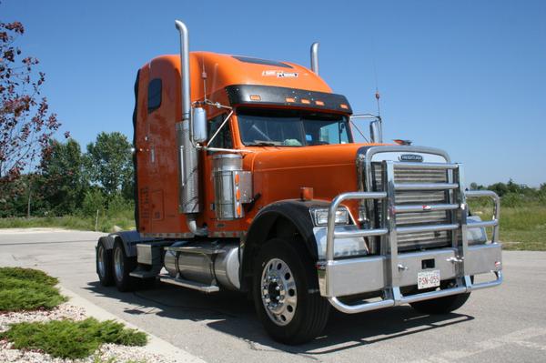 Picture of day #aliarc #protectionbumper #freightliner #classic