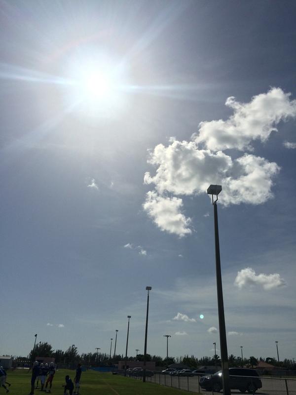 ToriiiDurand's tweet photo. I hope it starts to lightning #letsgoinside http://t.co/tISHp9RELH