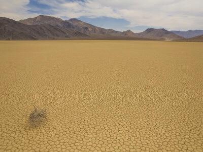 Super_Yoshi720's tweet photo. Me looking at my comments VS any famous youtuber's comment section http://t.co/IIaViNz43e