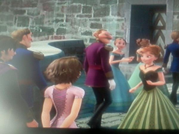 stacialove32404's tweet image. RT if you realize it :) #frangled #frozen #tangled