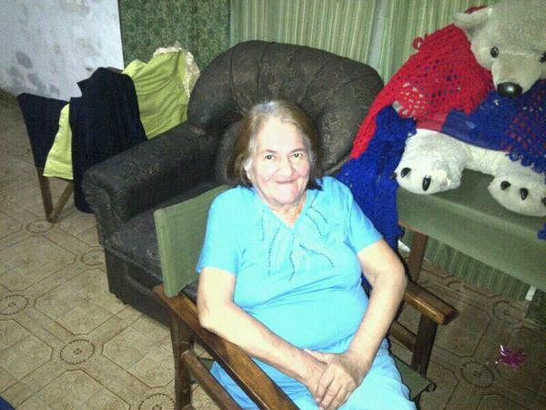 edwin_storrer's tweet photo. X FAVOR AYUDA! Esta desaparecida Gladys Teresa Sanabria Filippi 71años sufre de ALZHEIMER Zona B.Obrero 7ma y alberdi http://t.co/z6lJDL21mb